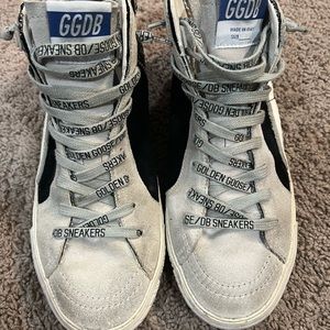 Womens Preowned Golden Goose SZ 40 (10) comes with box. 100% Authentic